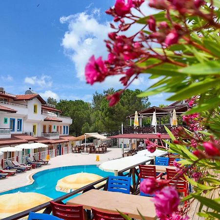 Konfor Suite Otel Cedit Exteriör bild