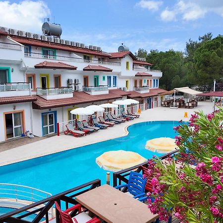 Konfor Suite Otel Cedit Exteriör bild