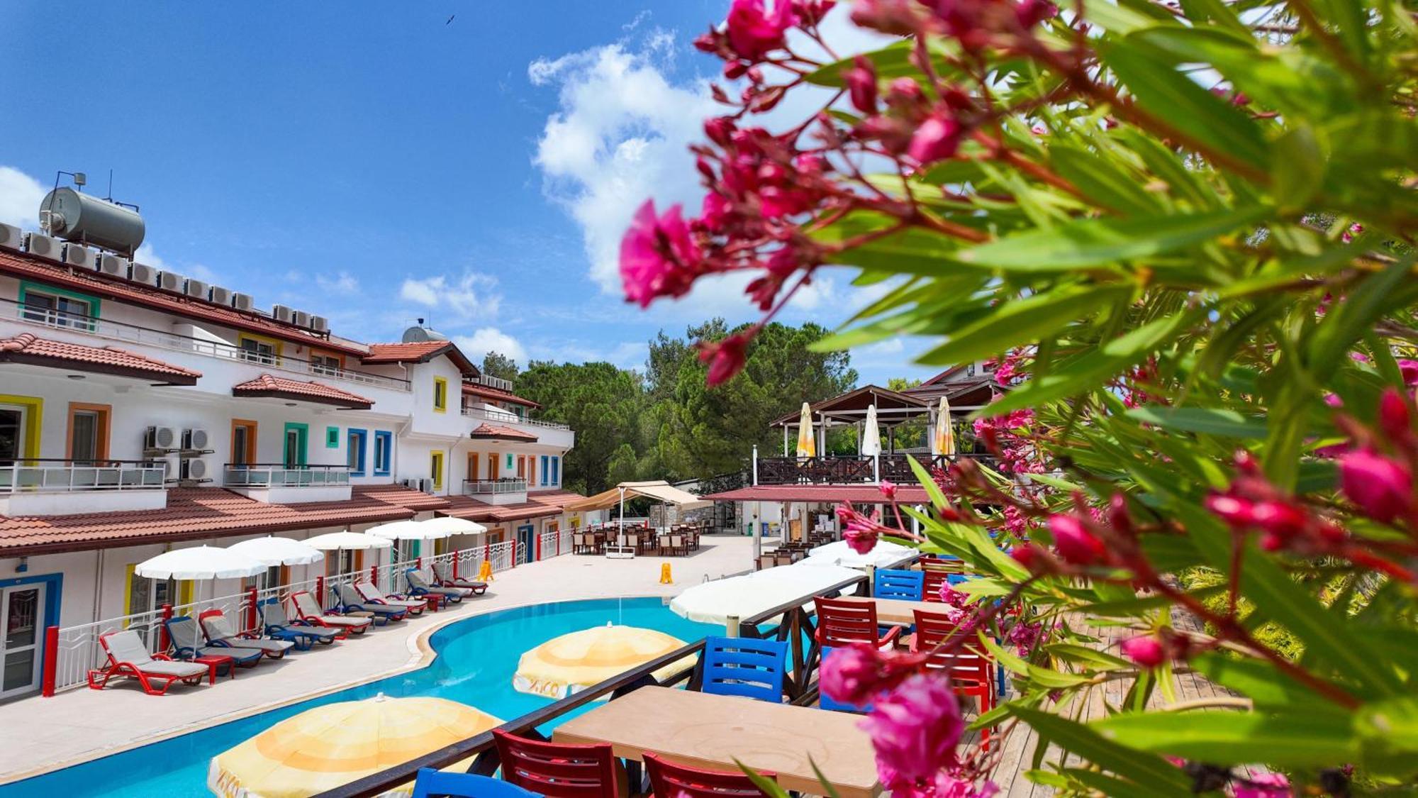Konfor Suite Otel Cedit Exteriör bild