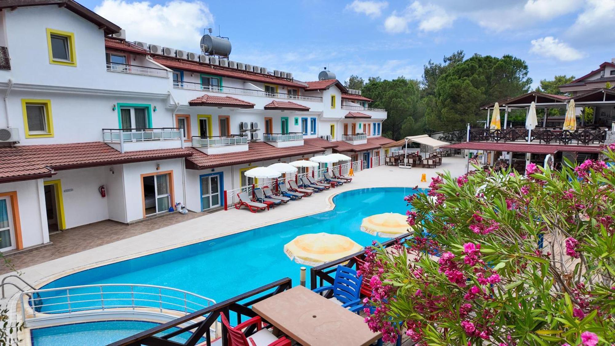 Konfor Suite Otel Cedit Exteriör bild